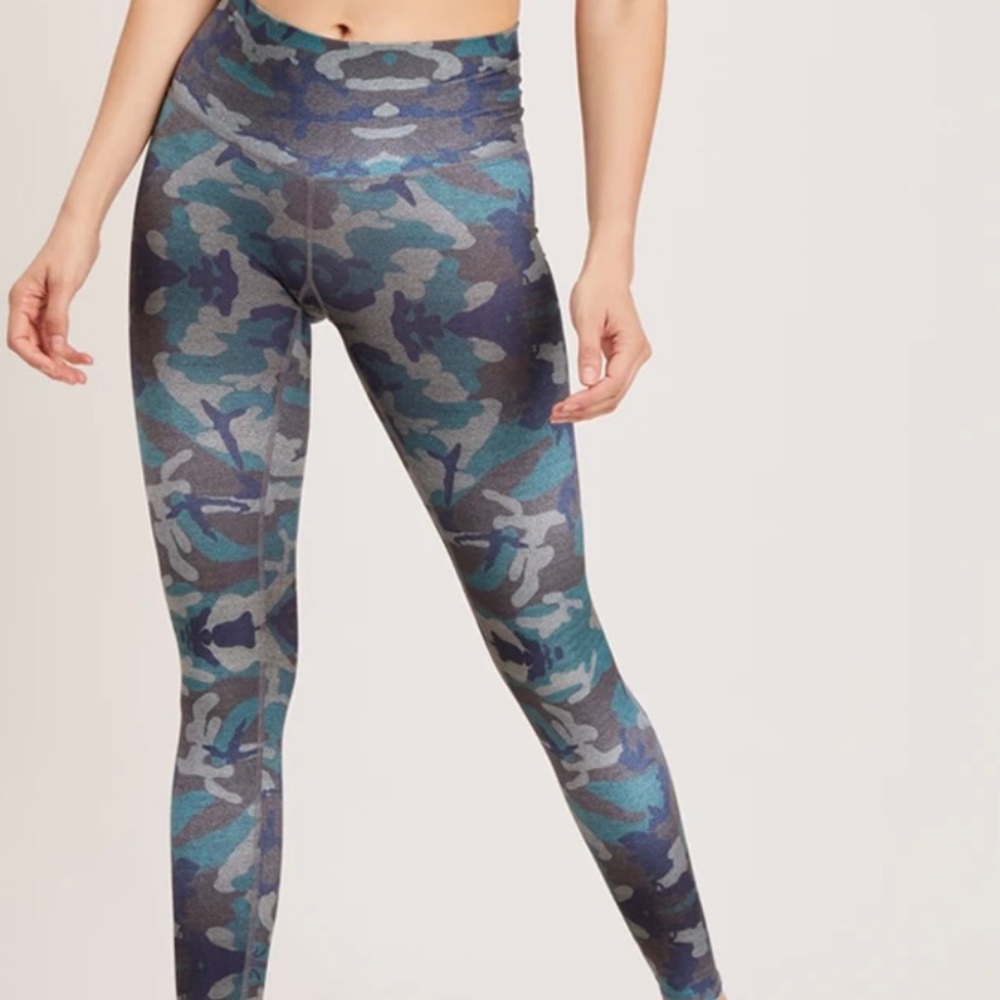 Niyama Sol camo barefoot leggings in fatigue NWT